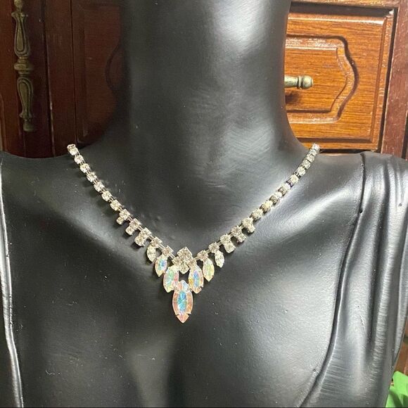🏩Elegant🏩 Silver and AB Crystal Necklace Vintage - Picture 1 of 2